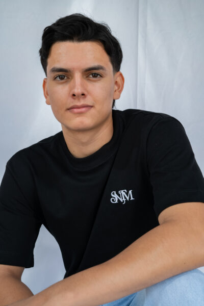 Camiseta negra - SNTM - Blanco